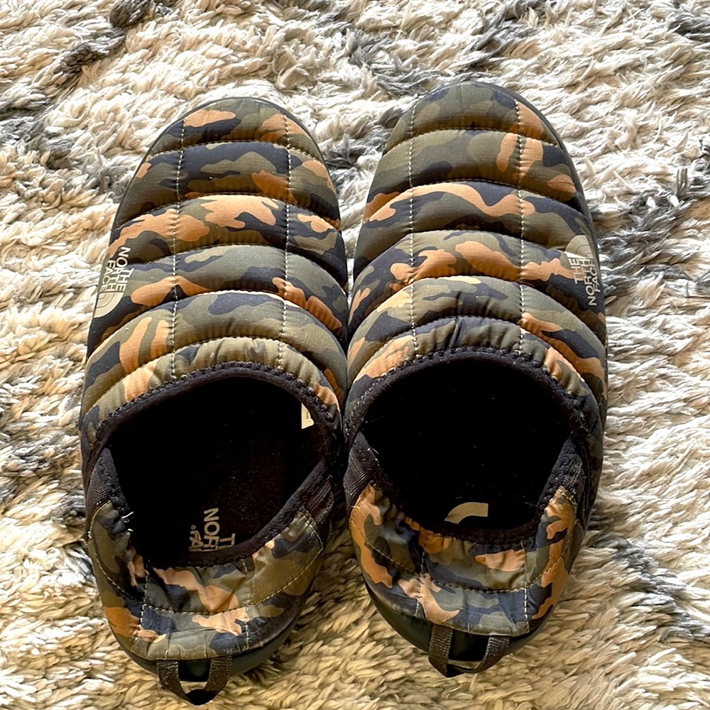 Men’s Chamo. North Face Slippers